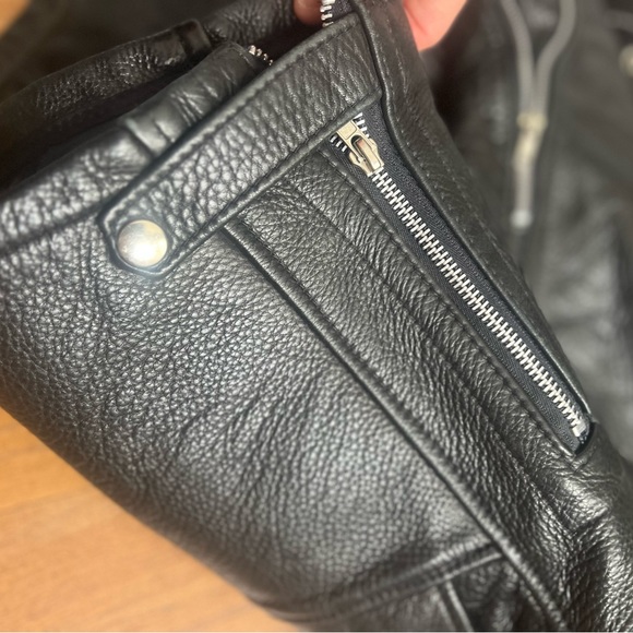 Amazing quality leather motorcycle jacket with beautiful details. - Picture 3 of 7